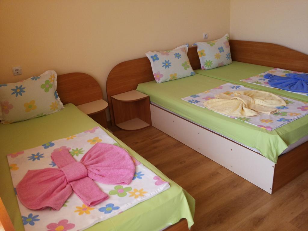 Ivanovi Guest House Πριμόρσκο Δωμάτιο φωτογραφία